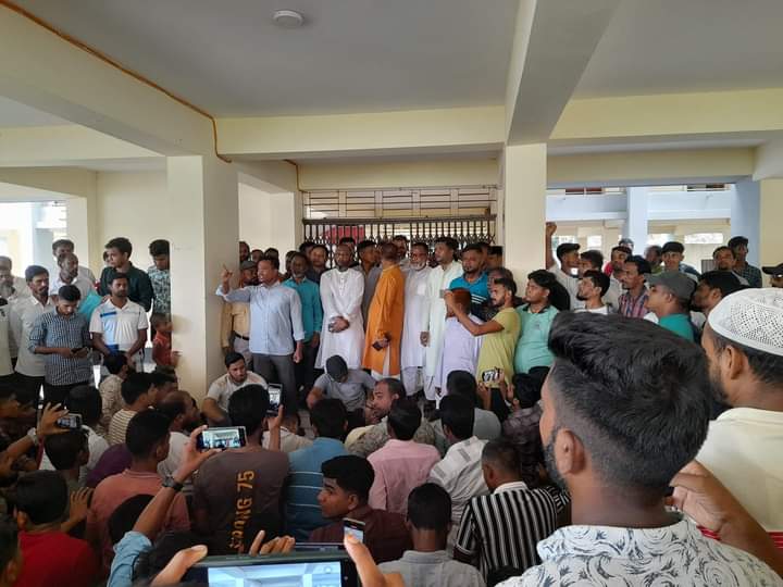 জনপ্রতিনিধিদের কর্মস্থলে প্রবেশ না করার দাবিতে রামগতিতে বিএনপির ধর্মঘট