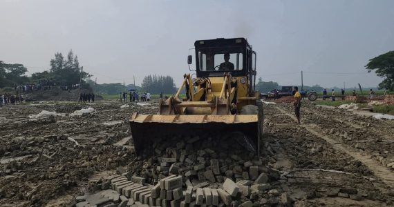 রামগতিতে অবৈধ ৪৯ইটভাটায় অভিযান শুরু: ১ম দিনে গুড়িয়ে দেওয়া হয়েছে ৩টি