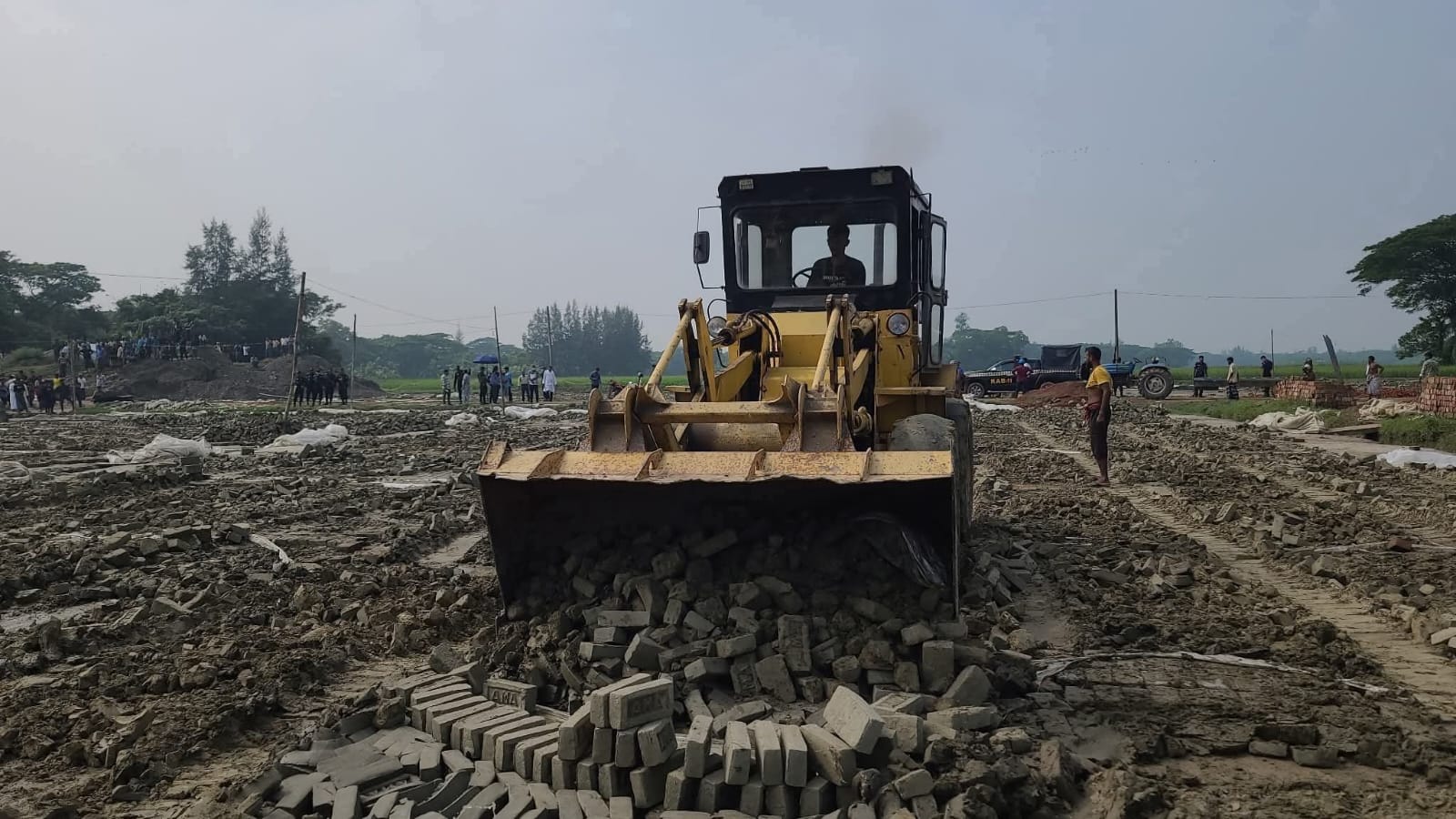 রামগতিতে অবৈধ ৪৯ইটভাটায় অভিযান শুরু: ১ম দিনে গুড়িয়ে দেওয়া হয়েছে ৩টি