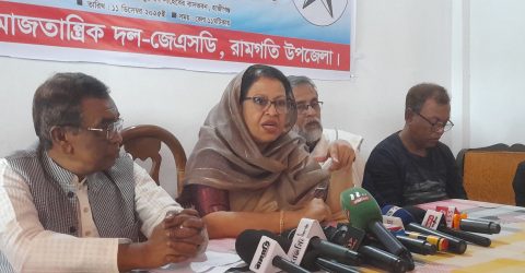 রামগতিতে জেএসডি প্রার্থীর গাড়িবহরে হামলা: প্রতিবাদে সংবাদ সম্মেলন 