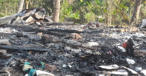 রামগতিতে পারিবারিক কলহের জেরে মায়ের ঘরে ছেলের আগুন