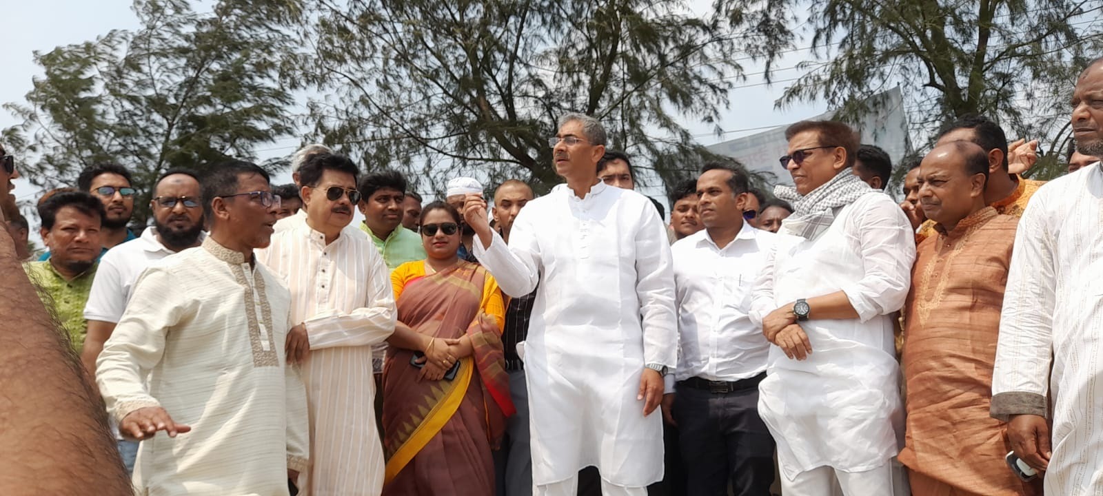 রামগতিতে নদী ভাঙ্গন ও বেড়ীবাঁধ পরিদর্শনে পানিসম্পদ মন্ত্রী এ্যানি