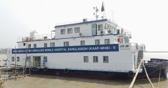 ভাসমান হাসপাতালে ফ্রি চিকিৎসা, চরাঞ্চলে স্বাস্থসেবায় আশার আলো