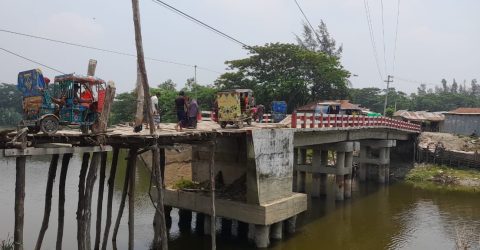 সংযোগ সড়ক ও সেতু সংষ্কার না হওয়ায় রামগতিতে দুর্ভোগে লাখো মানুষ