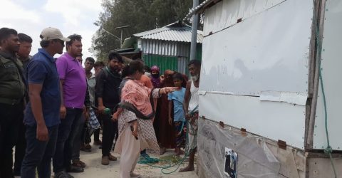 প্রশাসনের নোটিশেও সরেনি অবৈধ স্থাপনা, বেড়ীবাঁধে উচ্ছেদ অভিযান