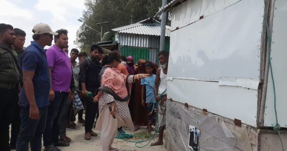 প্রশাসনের নোটিশেও সরেনি অবৈধ স্থাপনা, বেড়ীবাঁধে উচ্ছেদ অভিযান