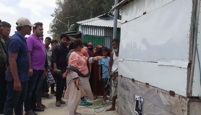 প্রশাসনের নোটিশেও সরেনি অবৈধ স্থাপনা, বেড়ীবাঁধে উচ্ছেদ অভিযান