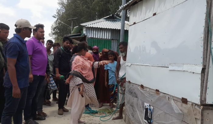 প্রশাসনের নোটিশেও সরেনি অবৈধ স্থাপনা, বেড়ীবাঁধে উচ্ছেদ অভিযান