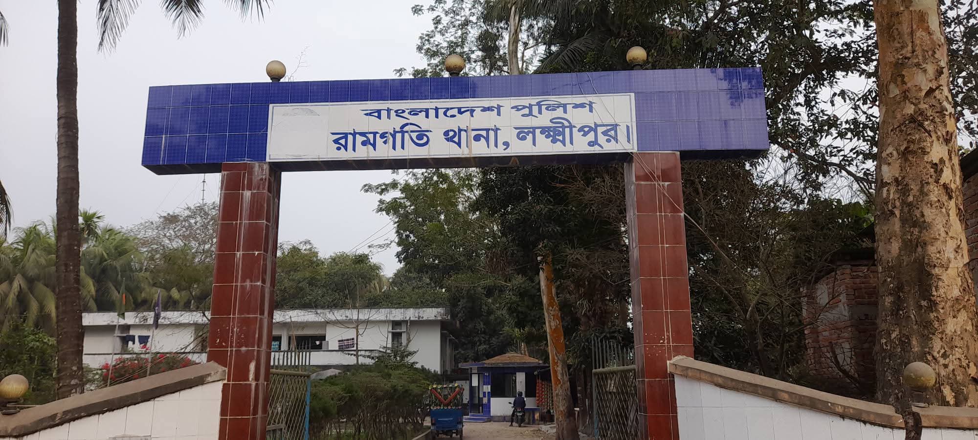 রামগতিতে বেড়া দেওয়া নিয়ে সংঘর্ষ, আহত ১০